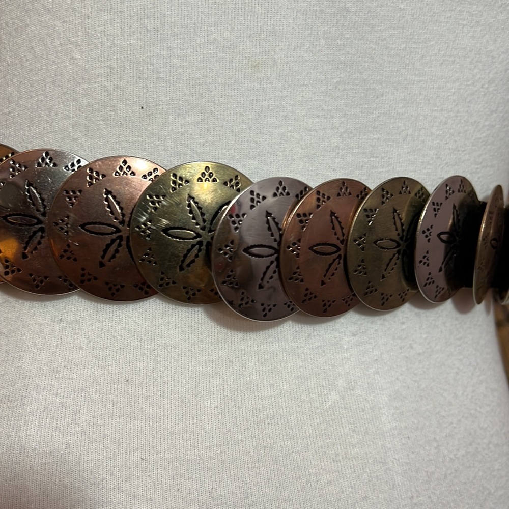 Great looking stamped metal disk elasticized belt.  Approx.  25” long laid flat - Picture 2 of 3